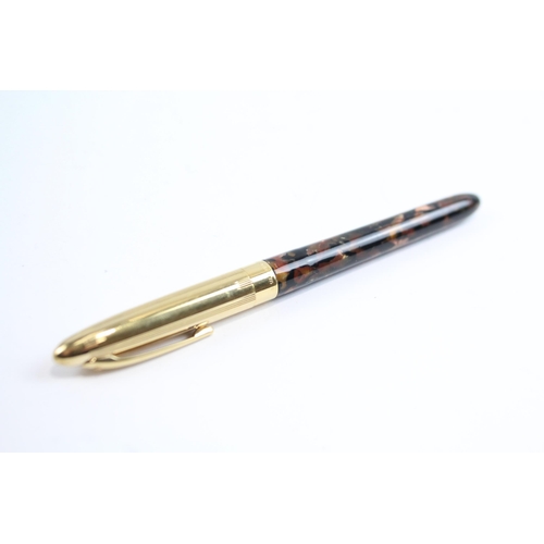 446 - Sheaffer Crest Brown Lacquer Fountain Pen w/ 18ct Gold Nib, Gold Plated Cap