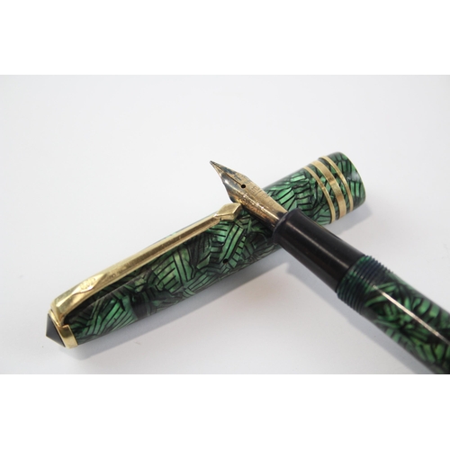 449 - Vintage CONWAY STEWART 73 Green FOUNTAIN PEN w/ 14ct Gold Nib WRITING