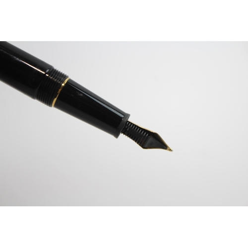 472 - MONTBLANC Meisterstuck Black FOUNTAIN PEN w/ 14ct White Gold Nib WRITING