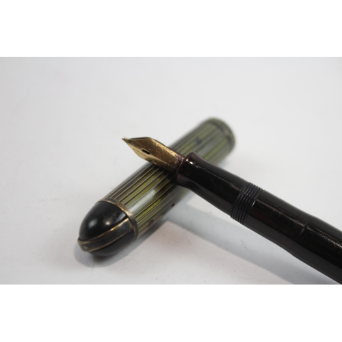 477 - Vintage Wahl Eversharp Black & Green Fountain Pen w/ 14ct Gold Nib WRITING