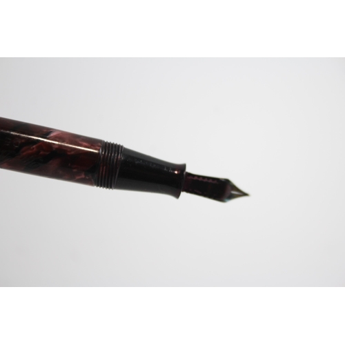 479 - Vintage De La Rue Onoto Junior Burgundy Fountain Pen w/ 14ct Gold Nib WRITING