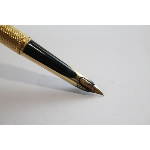 488 - Vintage WATERMAN C/F Gold Plate Cased Fountain Pen w/ 18ct Gold Nib WRITING 20g