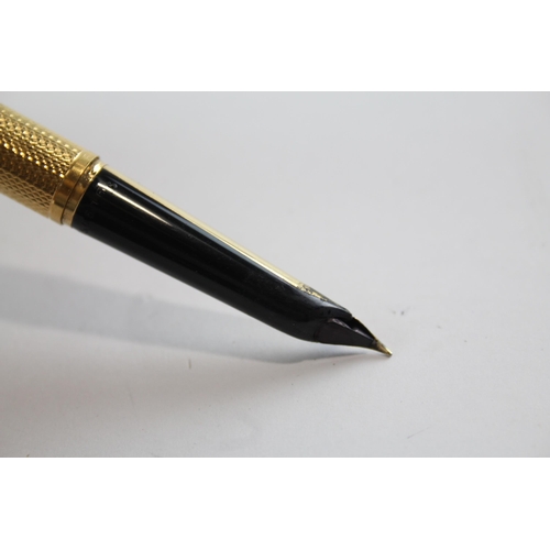 488 - Vintage WATERMAN C/F Gold Plate Cased Fountain Pen w/ 18ct Gold Nib WRITING 20g