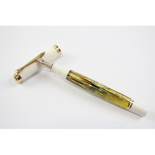 496 - Pelikan Souveran Green & White Fountain Pen w/ 14ct Gold Nib WRITING