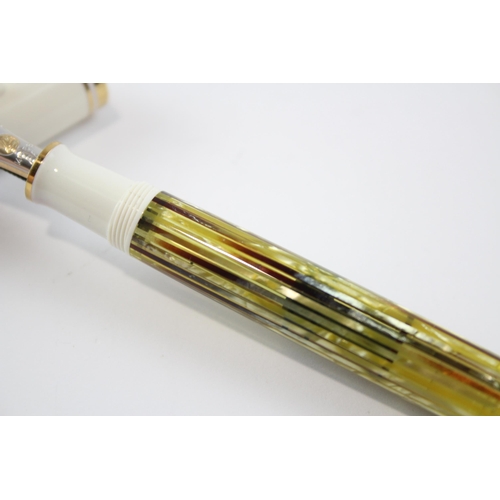 496 - Pelikan Souveran Green & White Fountain Pen w/ 14ct Gold Nib WRITING