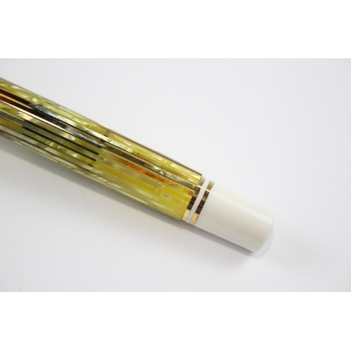 496 - Pelikan Souveran Green & White Fountain Pen w/ 14ct Gold Nib WRITING