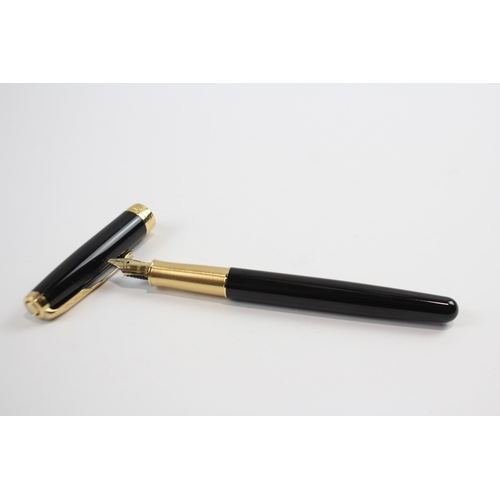 499 - Parker Sonnet Black Lacquer Fountain Pen w/ 18ct Gold Nib WRITING