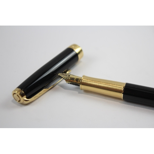 499 - Parker Sonnet Black Lacquer Fountain Pen w/ 18ct Gold Nib WRITING