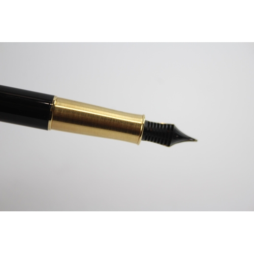 499 - Parker Sonnet Black Lacquer Fountain Pen w/ 18ct Gold Nib WRITING