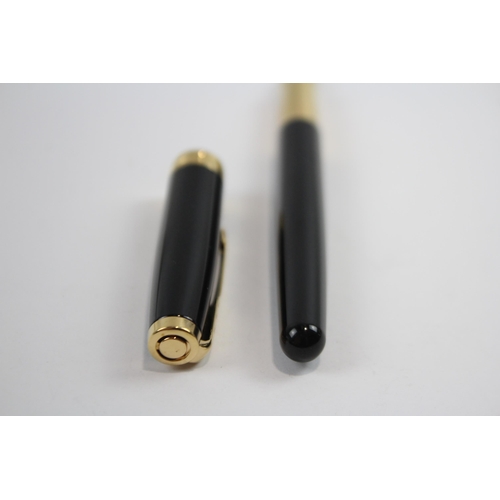 499 - Parker Sonnet Black Lacquer Fountain Pen w/ 18ct Gold Nib WRITING