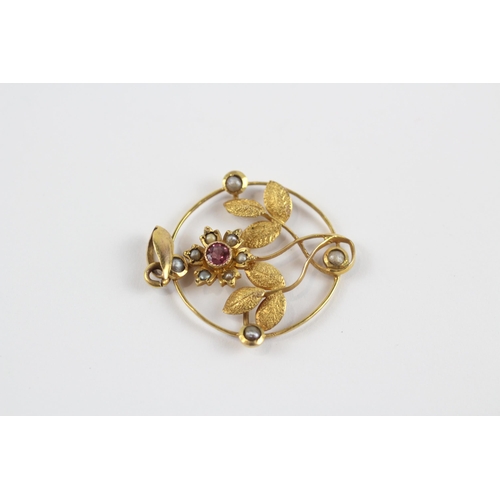 5 - 9ct Gold Antique Garnet & Seed Pearl Floral Openwork Round Pendant (1.4g)