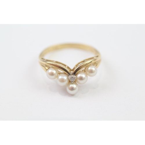 63 - 14ct Gold Diamond & Cultured Pearl Chevron Ring (2.7g) Size  P