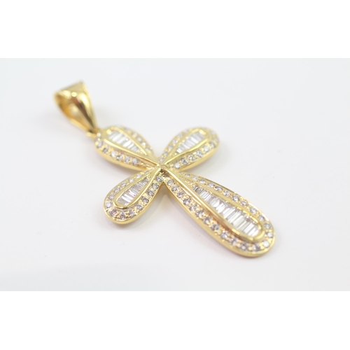 87 - 18ct Gold Diamond Cross Pendant (5.9g)