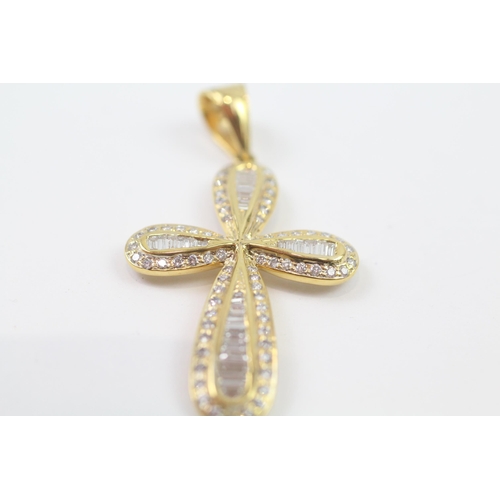 87 - 18ct Gold Diamond Cross Pendant (5.9g)