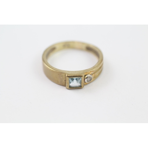 94 - 9ct Gold Blue Topaz & Clear Gemstone Two Stone Ring (2.7g) Size  O