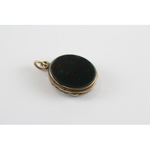 199 - 9ct Gold Antique Agate & Bloodstone Oval Locket Pendant With Shield Motif (4.8g)