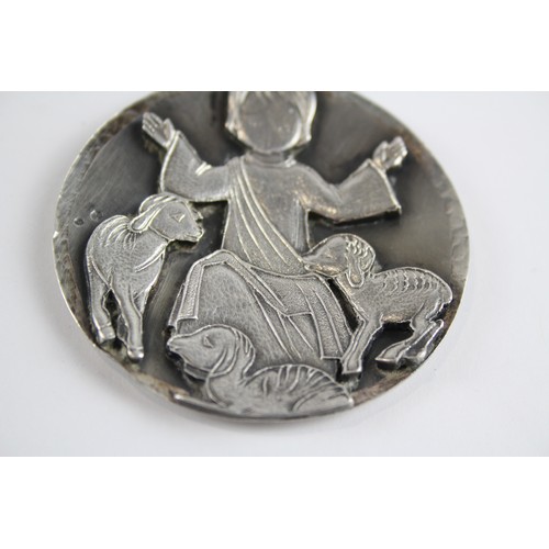 271 - Silver pendant depicting shepherd and sheep (33g)