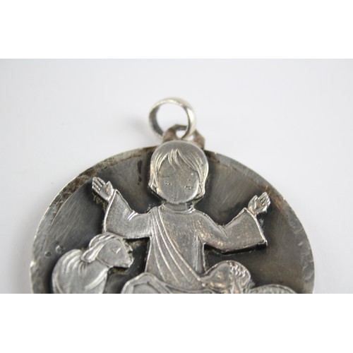 271 - Silver pendant depicting shepherd and sheep (33g)