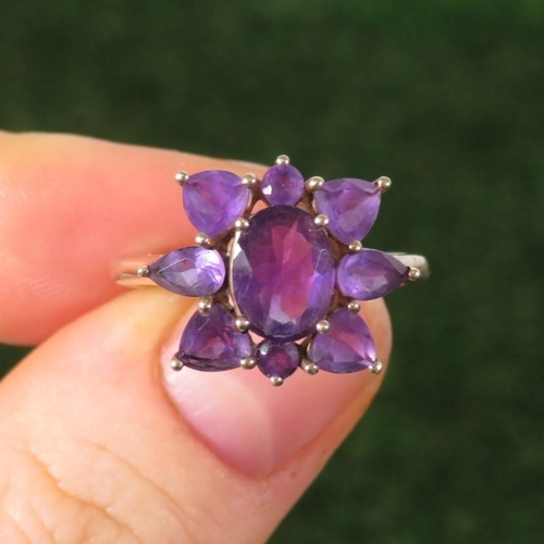 88 - 9ct Gold Amethyst Floral Cluster Ring (3.8g) Size  O