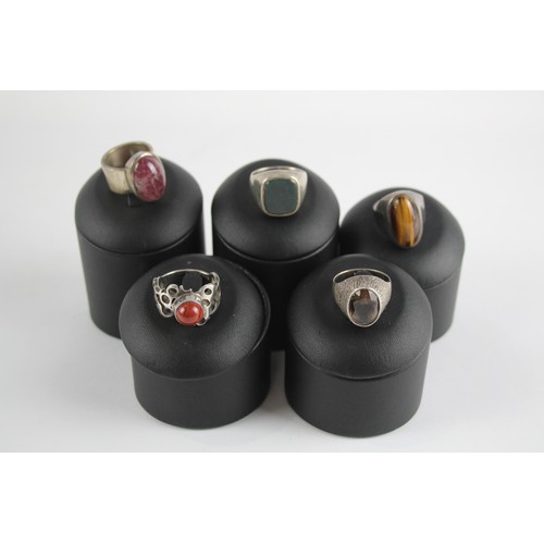 262 - A collection of silver gemstone rings including Bloodstone (44g)