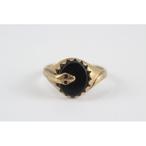 101 - 9ct Gold Onyx Snake Ring With Garnet Eyes (3.3g) Size  P