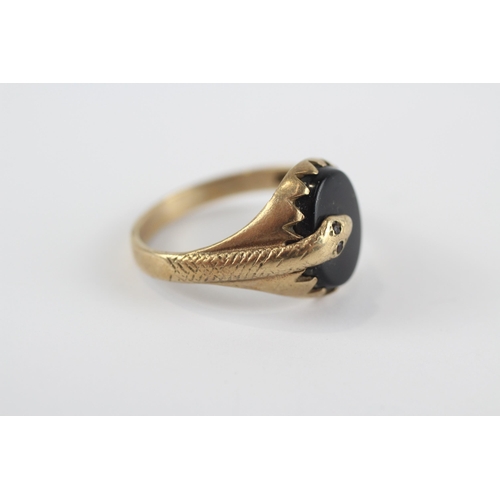 101 - 9ct Gold Onyx Snake Ring With Garnet Eyes (3.3g) Size  P