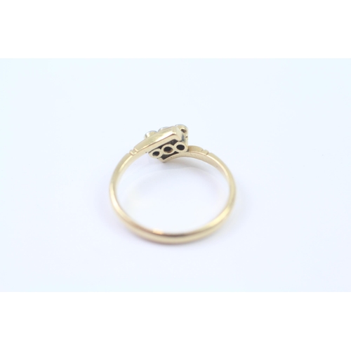 146 - 18ct Gold Ring with Trio of Diamonds (2.5g) Size  N