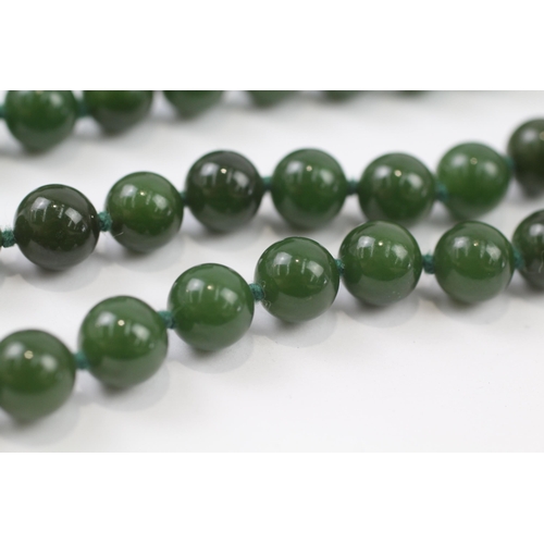 149 - 14ct Gold Clasped Vintage Individually Knotted Nephrite Necklace (75g)