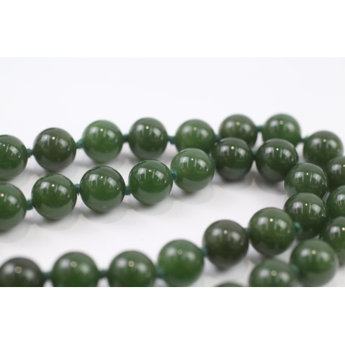 149 - 14ct Gold Clasped Vintage Individually Knotted Nephrite Necklace (75g)