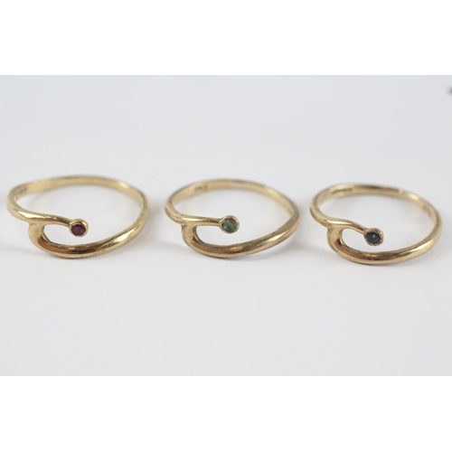 154 - 3 x 9ct gold emerald, sapphire & ruby stacker rings (3.8g) Size  M+M+P