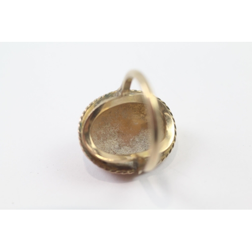 156 - 9ct gold shell cameo dress ring (5.5g) Size  O