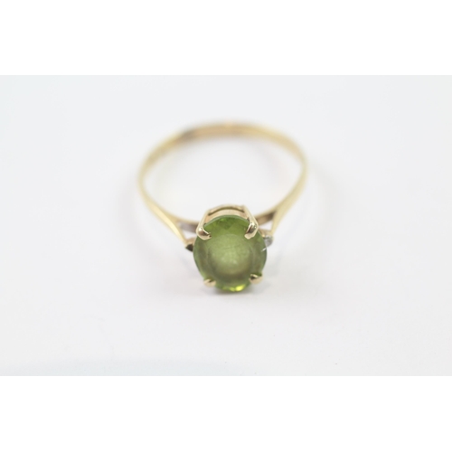 158 - 14ct gold peridot single stone ring (2.1g) Size  R