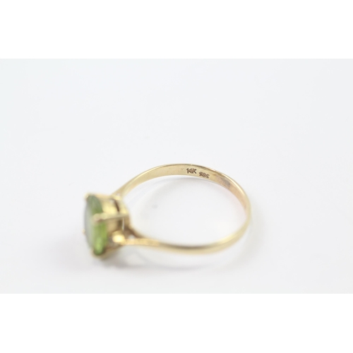 158 - 14ct gold peridot single stone ring (2.1g) Size  R