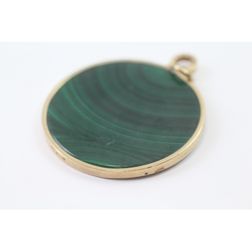 160 - 9ct gold malachite round pendant (25.5g)