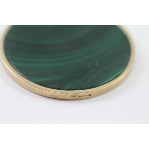 160 - 9ct gold malachite round pendant (25.5g)