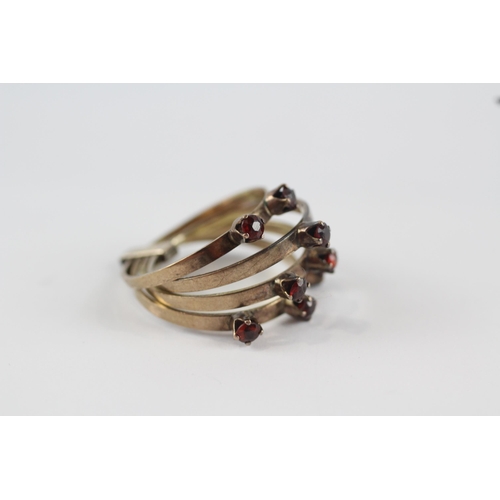 168 - 7ct gold garnet cluster rings (3.8g) Size  K