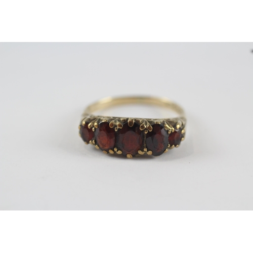 173 - 9ct gold garnet five stone ring (2.7g) Size  O