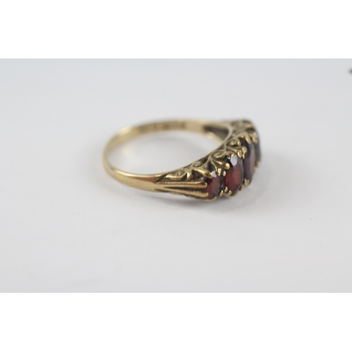 173 - 9ct gold garnet five stone ring (2.7g) Size  O