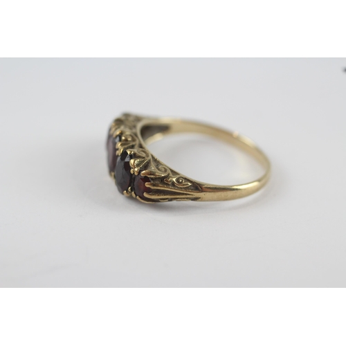 173 - 9ct gold garnet five stone ring (2.7g) Size  O