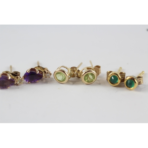 184 - 3 x 9ct gold amethyst, peridot & chrysoprase earrings (1.3g)