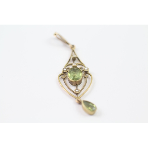 224 - 15ct gold Edwardian peridot and split pearl pendant (1.8g)