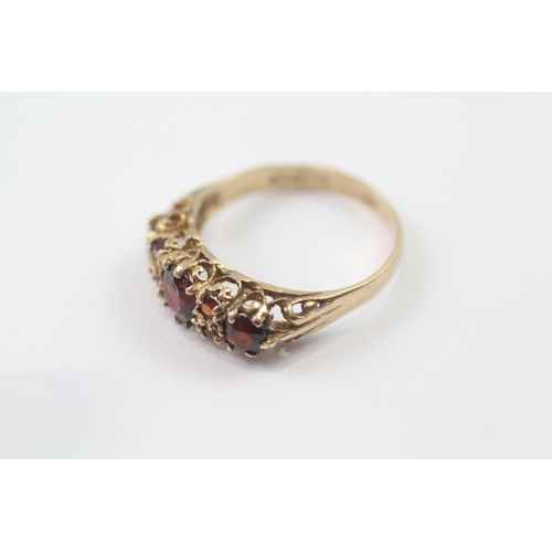 233 - 9ct gold vintage garnet set dress ring (2.1g) Size  N