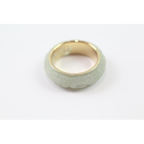 248 - 14ct gold lined vintage carved jade holo ring (4.6g) Size  P