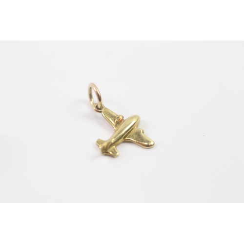 251 - 18ct gold vintage WWII plane charm (0.9g)