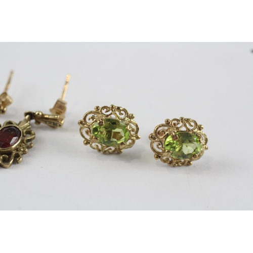 275 - 3 x 9ct gold amethyst, garnet & peridot stud earrings (6.8g)