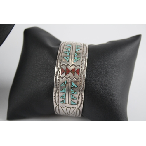 304 - A collection of silver Navajo jewellery including Wilson & Carolyn Begay (36g)