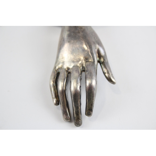 315 - Silver antique hand brooch (17g)