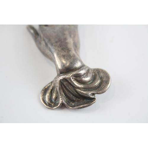 315 - Silver antique hand brooch (17g)