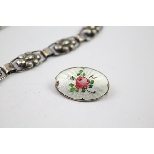 333 - A collection of silver jewellery including enamel brooch (26g)