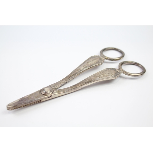 384 - Vintage Hallmarked 1926 Sheffield Sterling Silver Grape Scissors (86g)